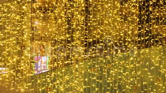 圣诞节背景与闪烁的灯光花环视频的预览图
