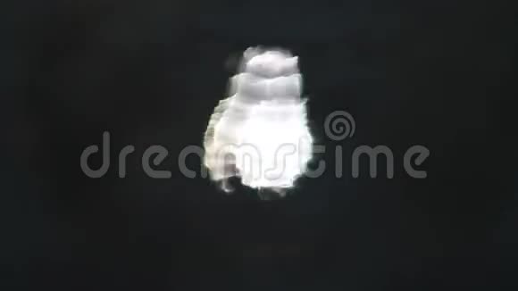 水滴在水面上倒影视频的预览图