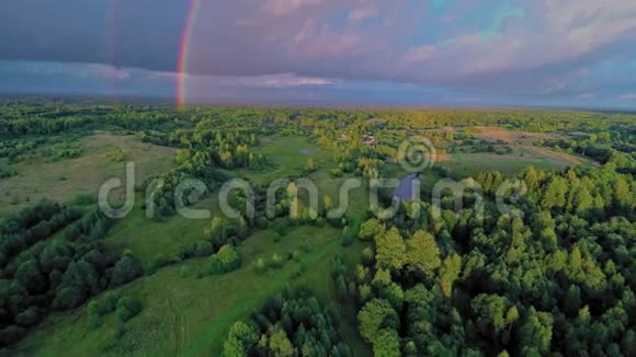 俄罗斯诺夫哥罗德地区航空无人机航班视频的预览图