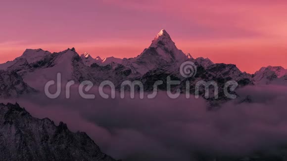 阿玛达布拉姆山顶日升喜马拉雅山时间推移4k视频的预览图