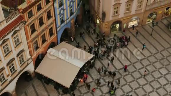 捷克共和国布拉格老城广场和天际线的超近景拍摄捷克视频的预览图