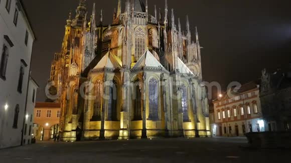 捷克共和国布拉格之夜接近圣维特大教堂捷克视频的预览图