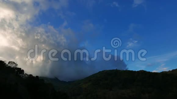 巴拉南上空的云彩视频的预览图