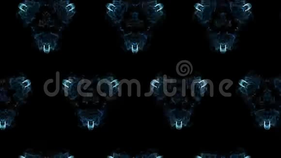 以Luma哑光为通道的辉光蓝色粒子对黑色背景的油墨万花筒效应像墨汁一样的追求视频的预览图