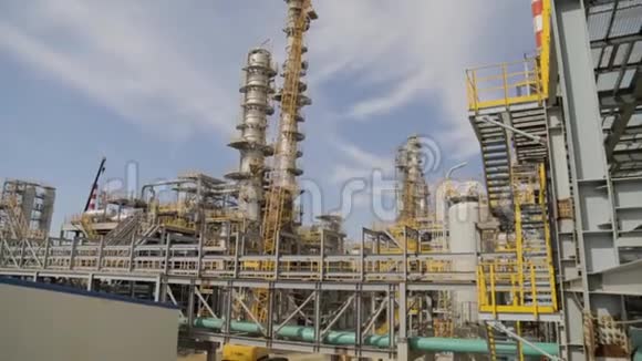 炼油厂工业厂房视频的预览图