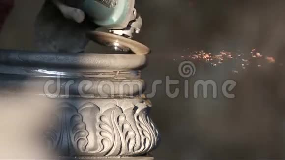 角磨机切割金属视频的预览图