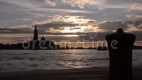 在威尼斯码头圣马可湾日落视频的预览图