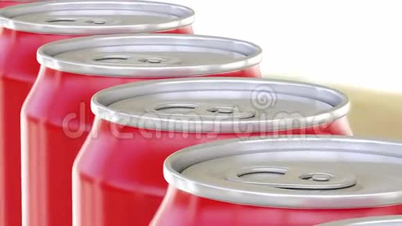一般的红色铝罐在传送带上移动软饮料或啤酒生产线回收包装4K无缝环视频的预览图
