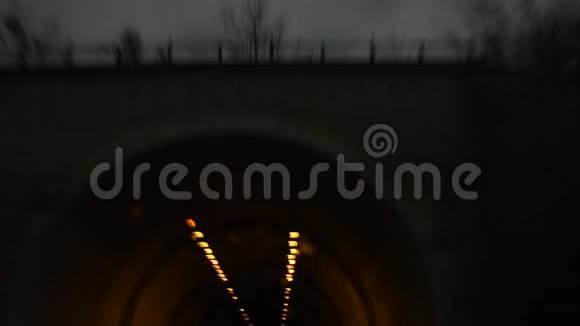 高速公路隧道风盾视野视频的预览图