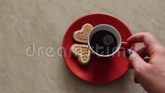 咖啡与饼干心形式情人节视频的预览图