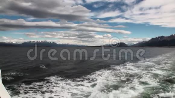 阿根廷船只上的水迹波视频的预览图