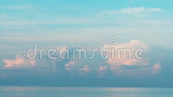 普吉岛早上的海景视频的预览图