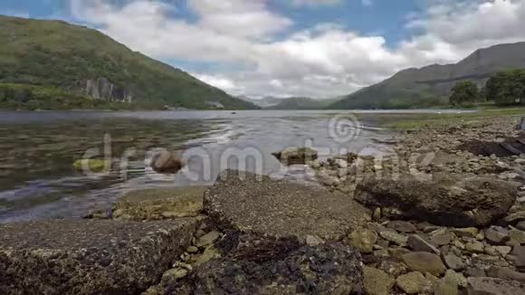塔伊诺尔特阿吉勒的美丽的湖的时间流逝视频的预览图