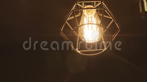 复古灯泡照明01视频的预览图