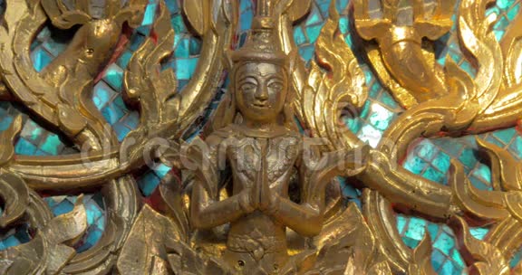 泰国以佛像装饰的金色华丽寺庙视频的预览图