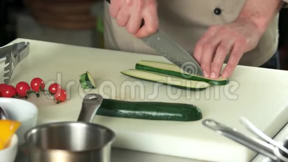 切西基尼的厨师视频的预览图