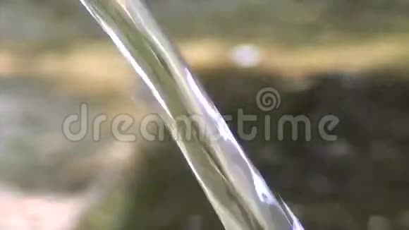 涓滴的水和水槽视频的预览图