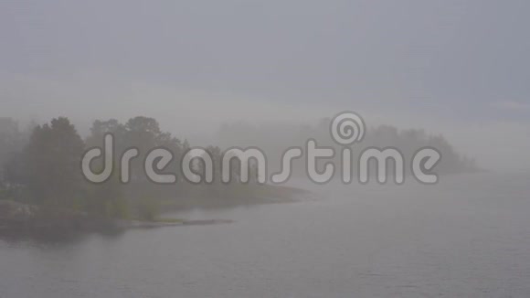 雨后湖面上的雾卡雷利亚群岛视频的预览图