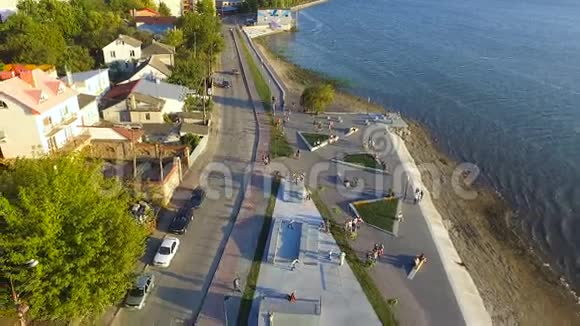 日落和海滩用四架直升机射击德伦Dji幻影3视频的预览图