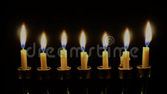 米诺拉特写的七支蜡烛视频的预览图