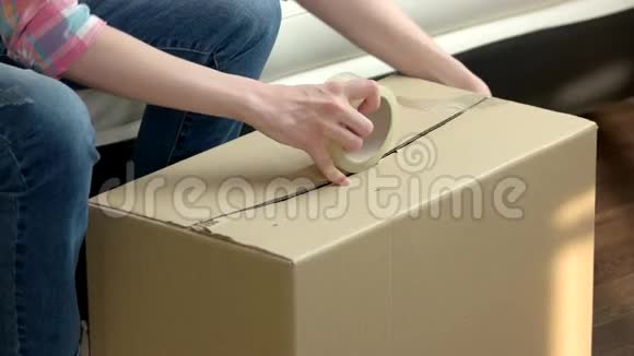 女手包装盒视频的预览图