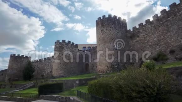 西班牙卡塞雷斯省中世纪普拉森西亚城墙视频的预览图
