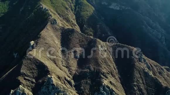 飞越青山视频的预览图