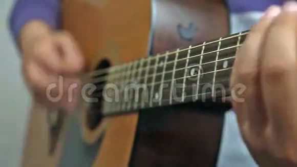 弦乐吉他视频的预览图