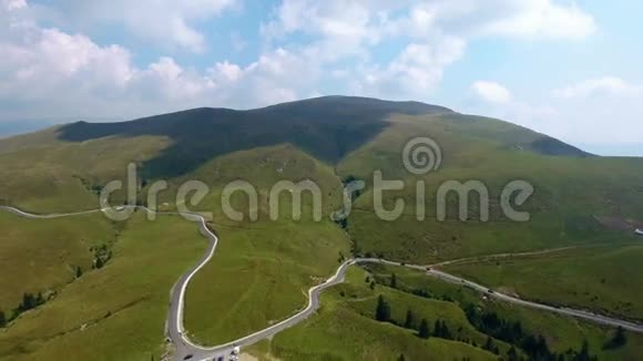 最高海拔山路4K航拍视频的预览图