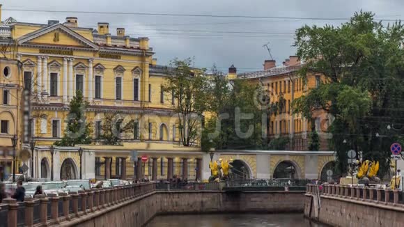 银行桥时间流逝是圣彼得堡这个城市中最美丽最浪漫的桥梁之一视频的预览图
