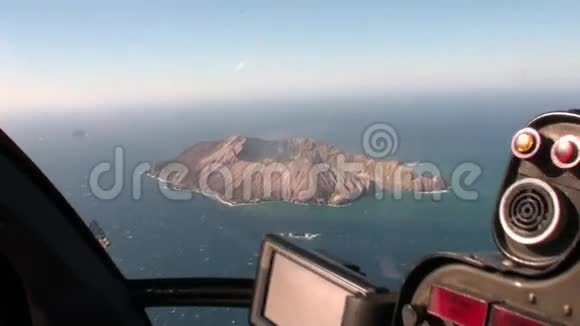 新西兰直升机上的白色岛屿景观全景视频的预览图