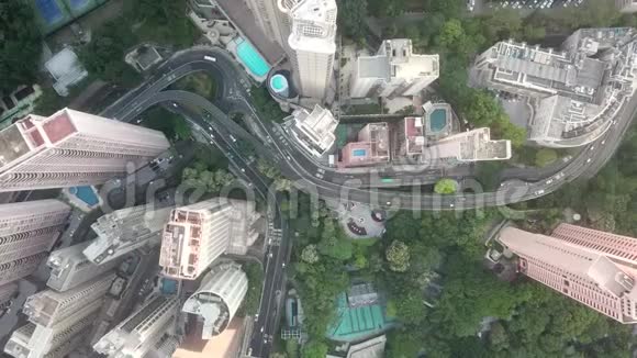 香港空中飞弹飞过摩天大楼和海湾视频的预览图