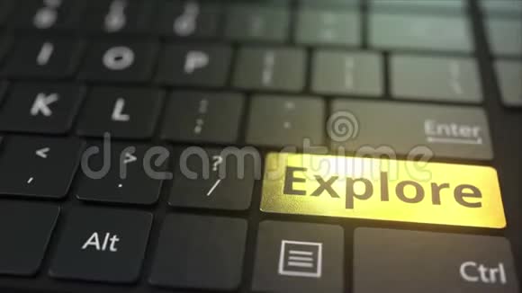 黑色电脑键盘和黄金探索键概念三维动画视频的预览图