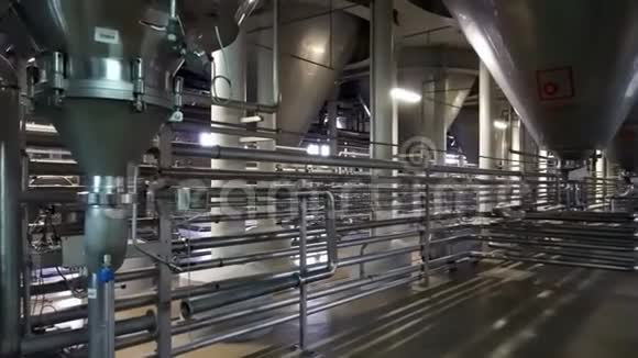 现代酿造生产发酵部门视频的预览图