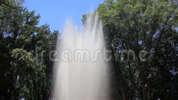 高喷泉水滴视频的预览图