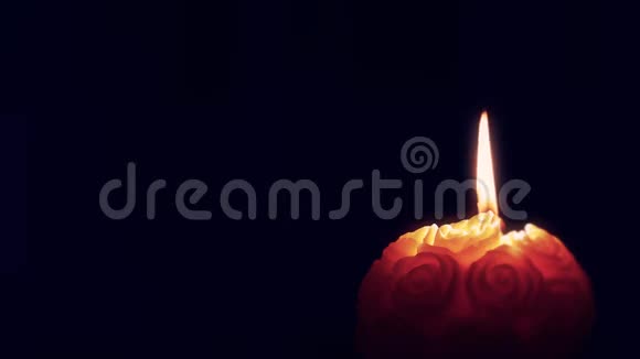 红烛火焰燃烧视频的预览图