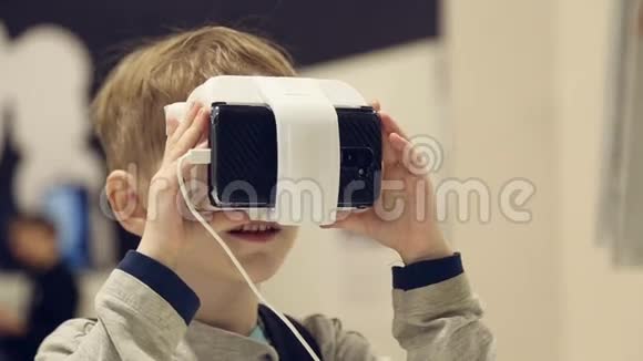 个人3D显示虚拟现实视频的预览图