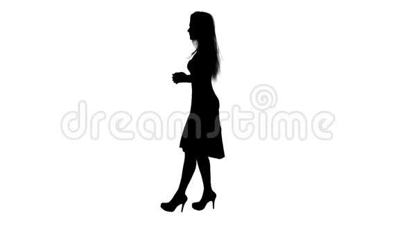 一个会说话的女人的黑色轮廓阿尔法频道阿尔法冰铜全高清视频的预览图