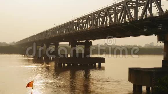 河内川都公桥日落越南视频的预览图