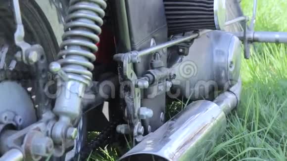 关闭摩托车引擎的视野排气管视频的预览图