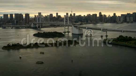 日本东京彩虹桥的夜以继日视频的预览图