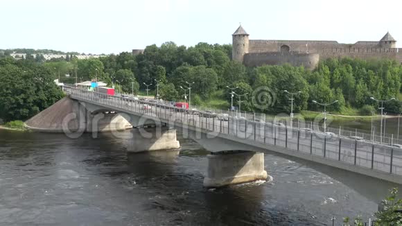 友谊桥爱沙尼亚和俄罗斯边界的边界过境点列宁格勒地区视频的预览图