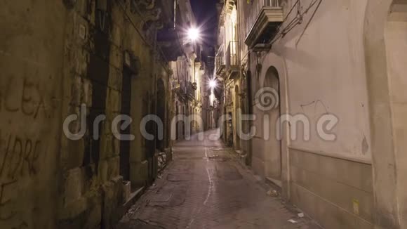 锡拉丘兹锡拉库萨古街晚上萨拉乌萨意大利西西里历史名城肯伯恩斯效应视频的预览图