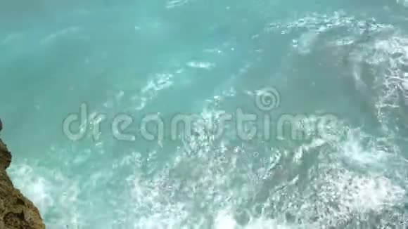 美丽的巴厘岛野生景观碧海悬崖峭壁4K视频的预览图