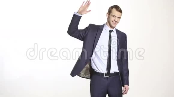 肢体语言穿商务服的男人孤立的白色背景培训管理人员销售代理打招呼的手势视频的预览图