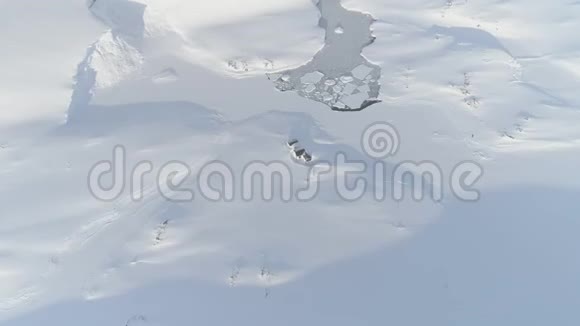 南极空中景观上方的基地拍摄视频的预览图
