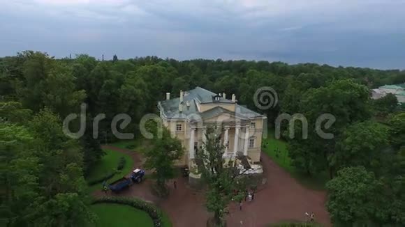 普希金城的婚礼宫殿圣彼德堡空中4k视频的预览图