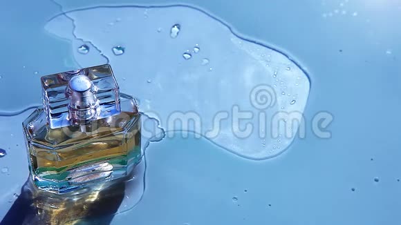 玻璃香水瓶水波视频的预览图