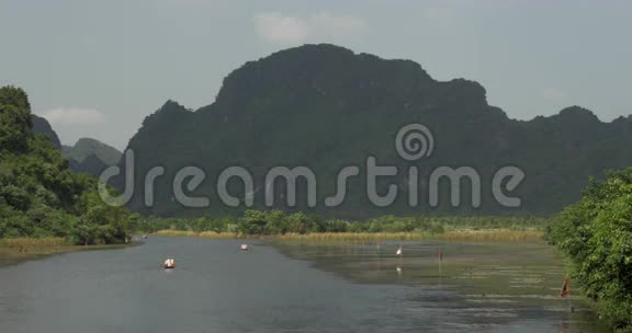 在越南TrangAn乘船游览视频的预览图