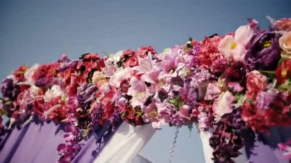婚礼用花婚礼拱门视频的预览图